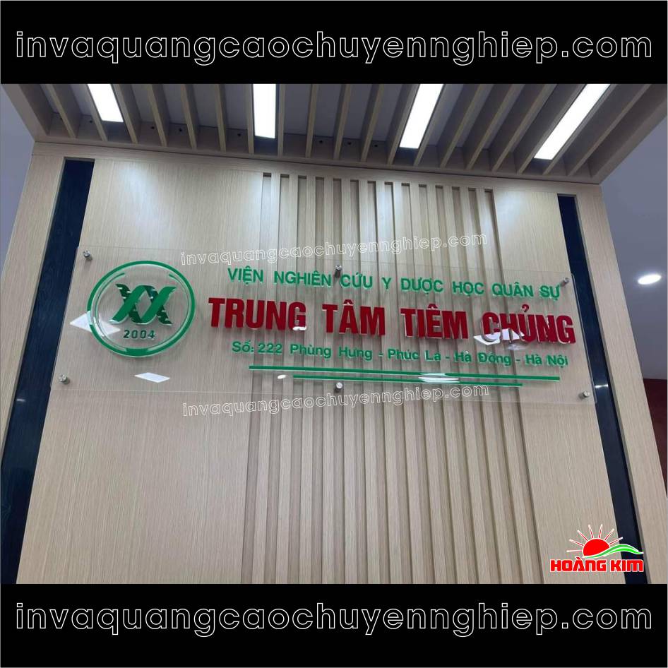 biển kính làm bacdrop văn phòng trung tâm tiêm chủng y dược quân sự